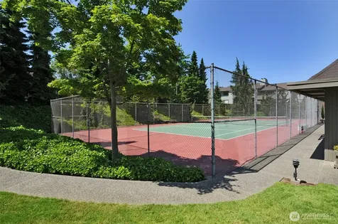 5858 NE Parkpoint Drive Seattle WA 98115