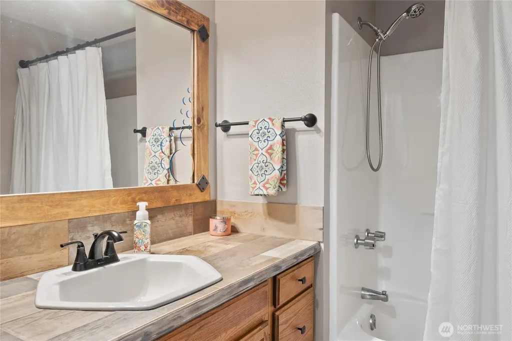 1101 E Ballantrae Drive Shelton WA 98584
