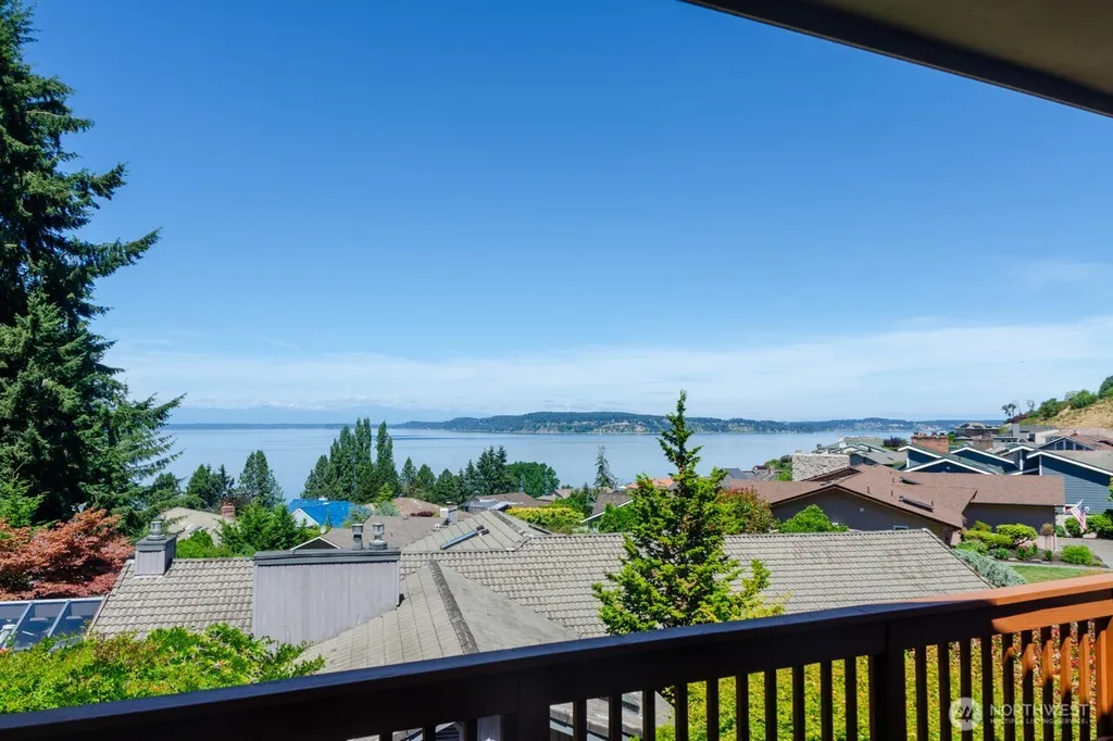 106 Chinook Lane Steilacoom WA 98388