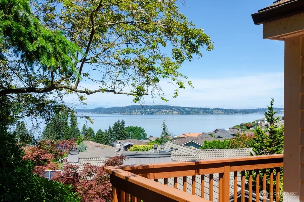106 Chinook Lane Steilacoom WA 98388