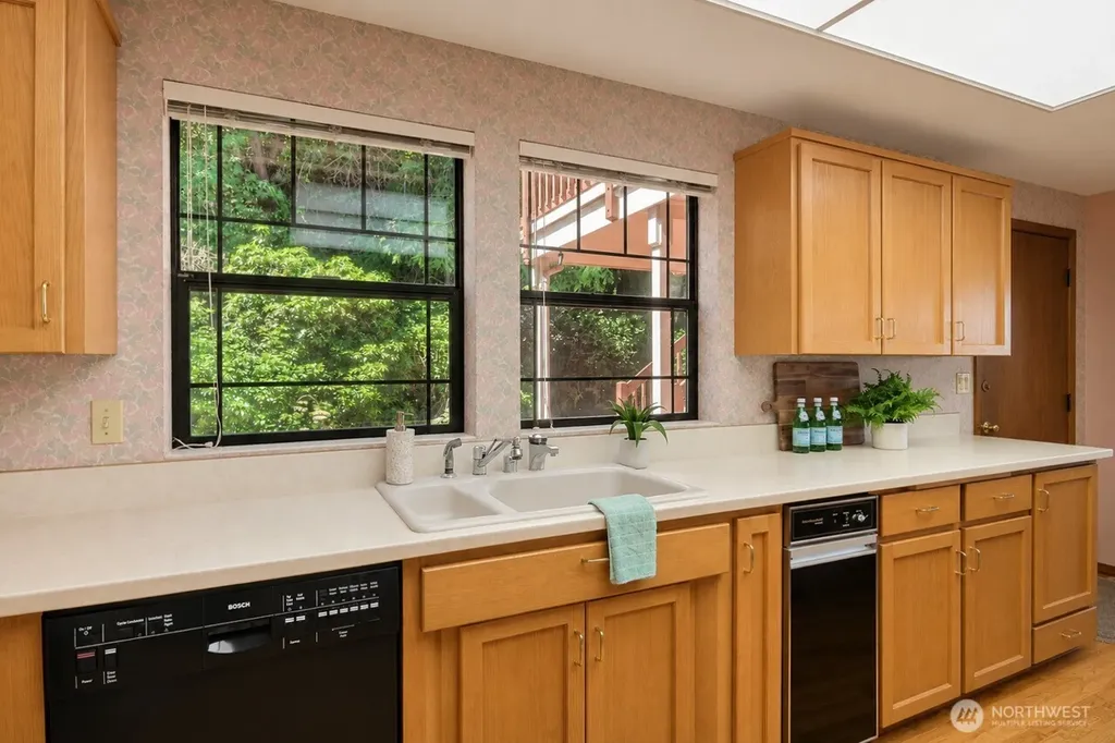 106 Chinook Lane Steilacoom WA 98388