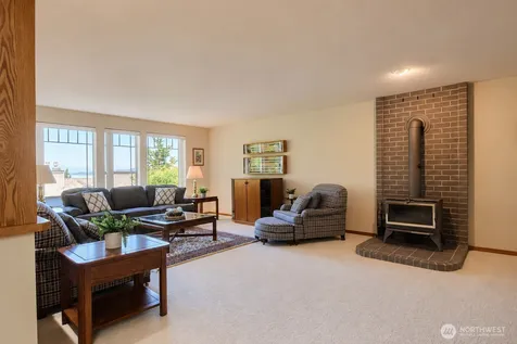 106 Chinook Lane Steilacoom WA 98388