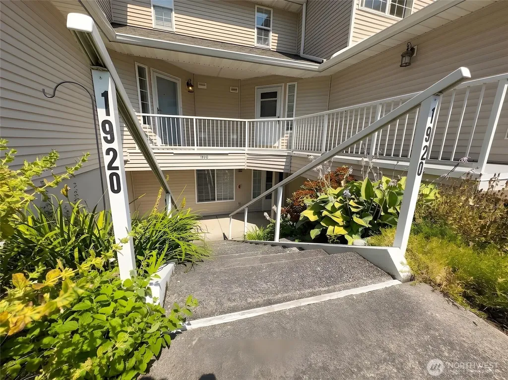 1920 S 368th Place Federal Way WA 98003