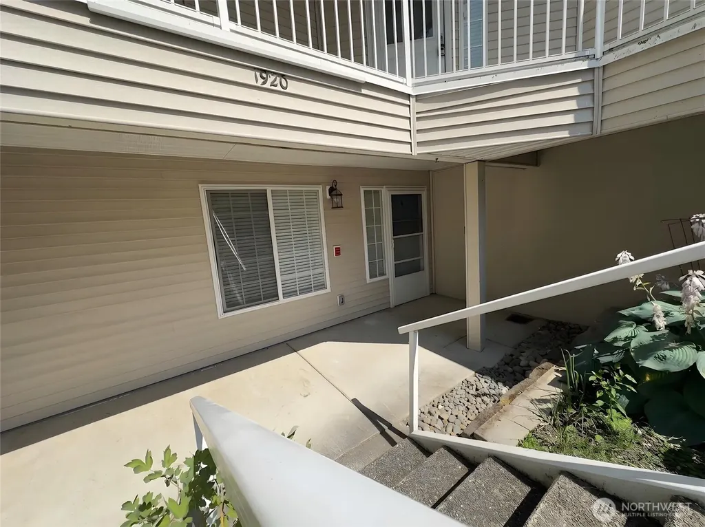 1920 S 368th Place Federal Way WA 98003