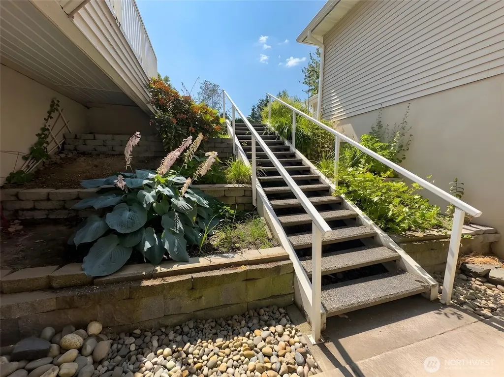 1920 S 368th Place Federal Way WA 98003