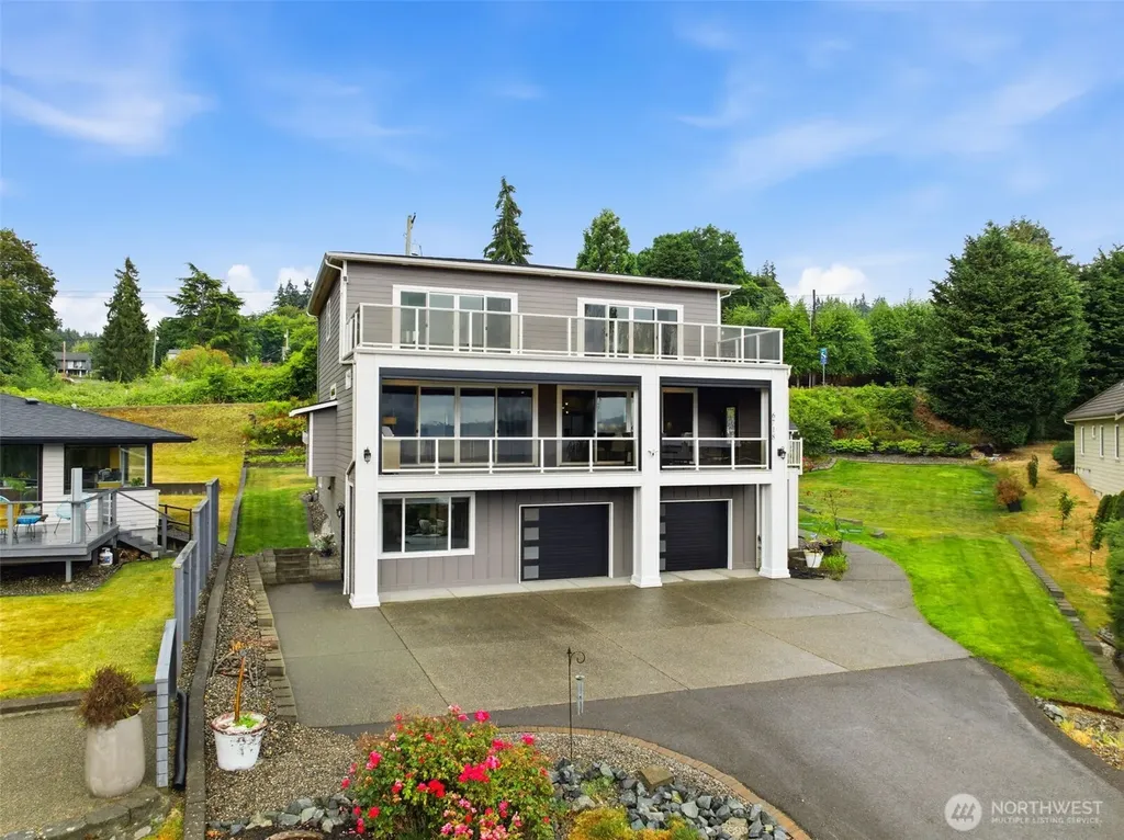 6718 Water Street NE Tacoma WA 98422