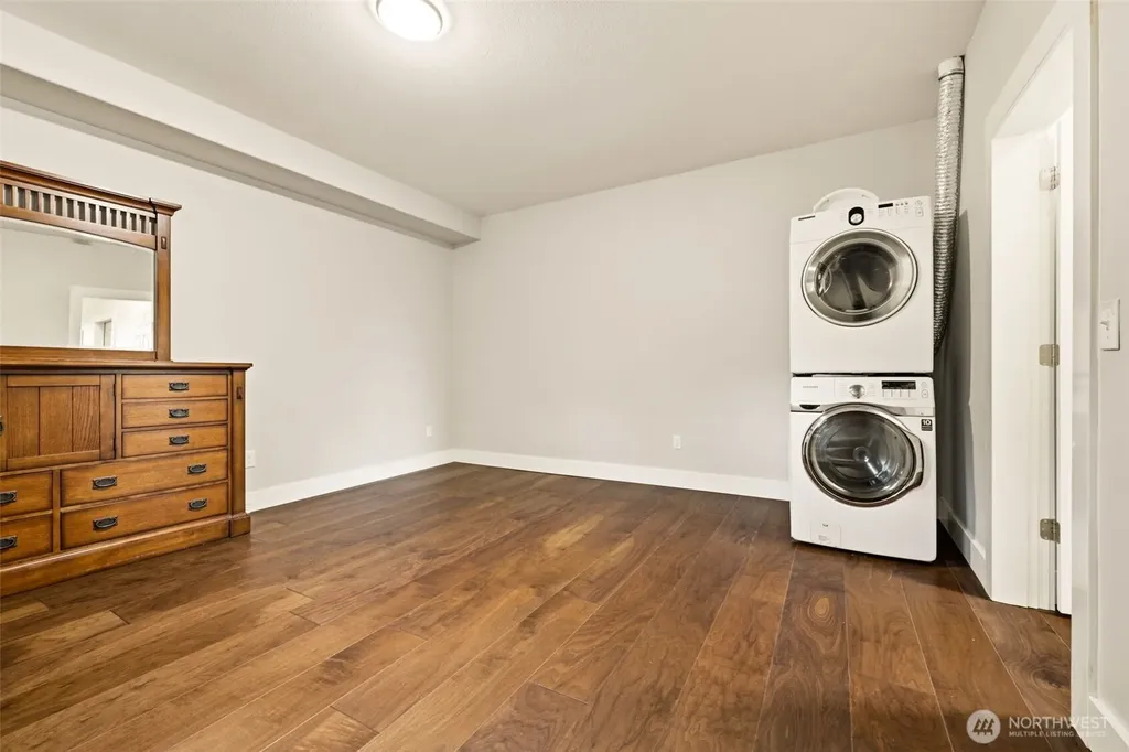 6718 Water Street NE Tacoma WA 98422