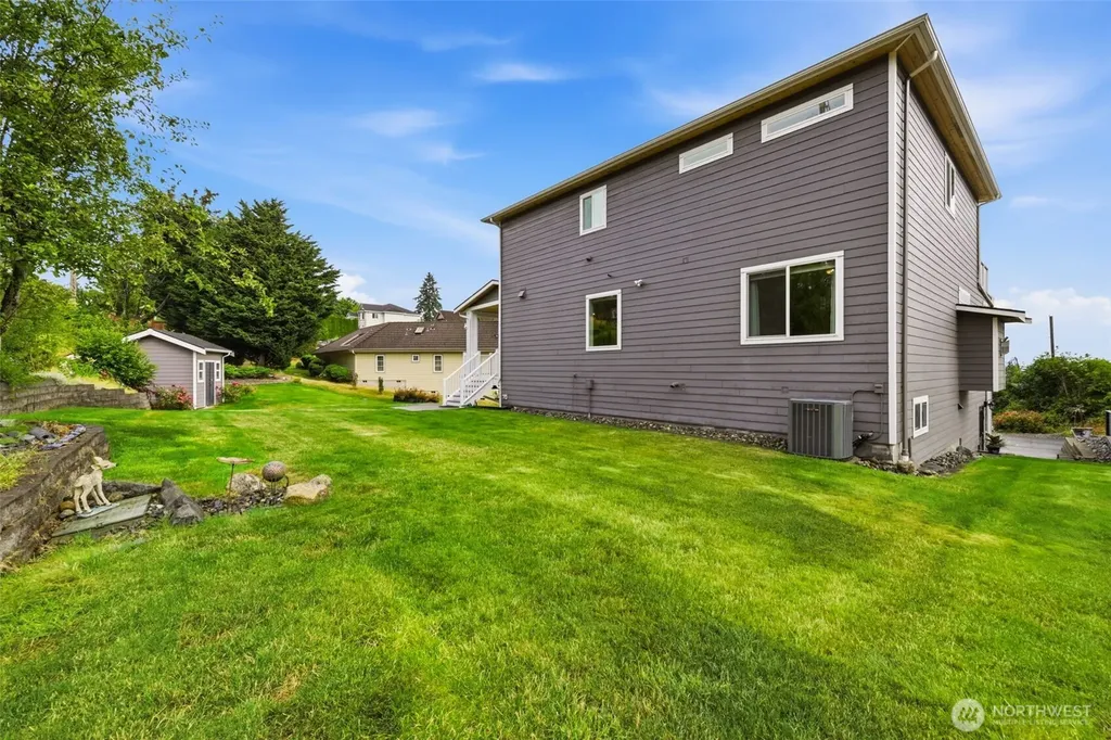 6718 Water Street NE Tacoma WA 98422