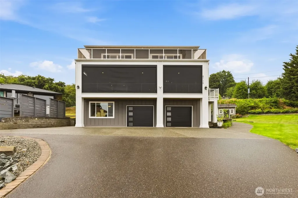 6718 Water Street NE Tacoma WA 98422