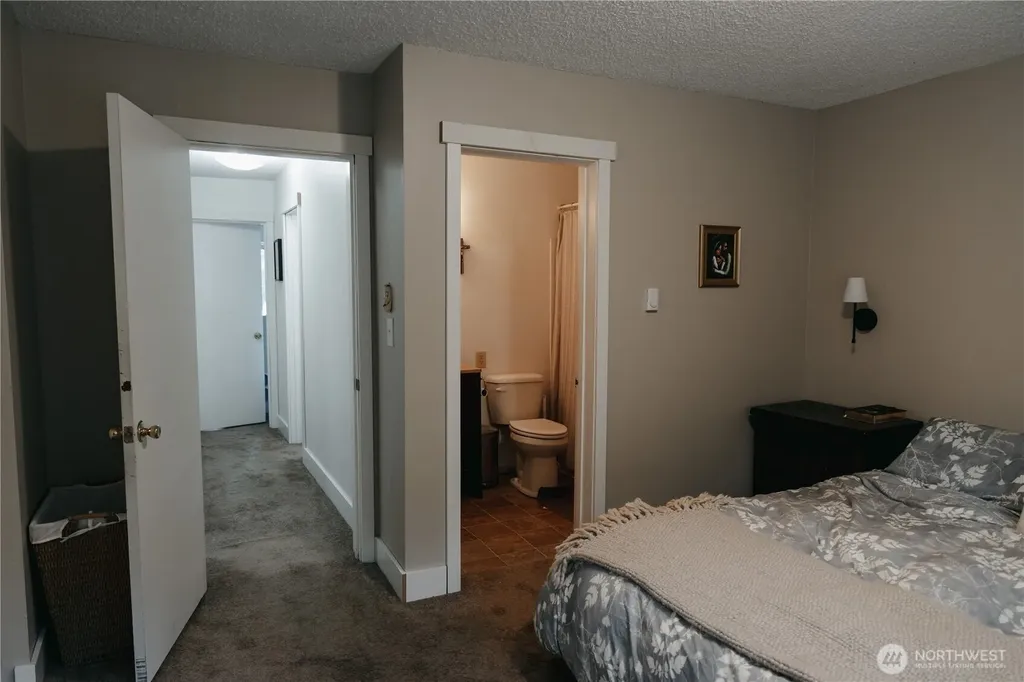 924 Shorewood Drive Bremerton WA 98312