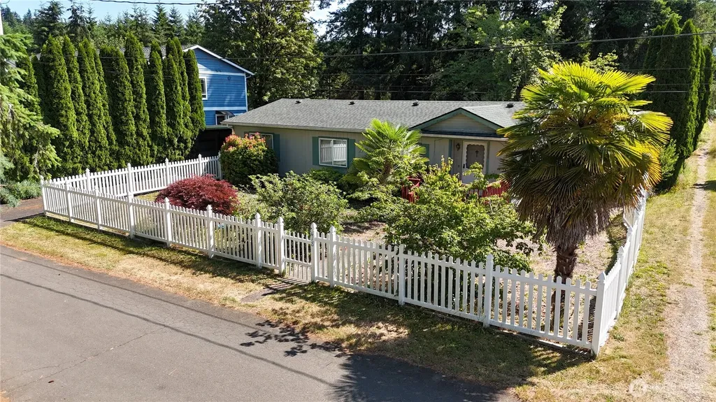 418 N 16th Street Elma WA 98541
