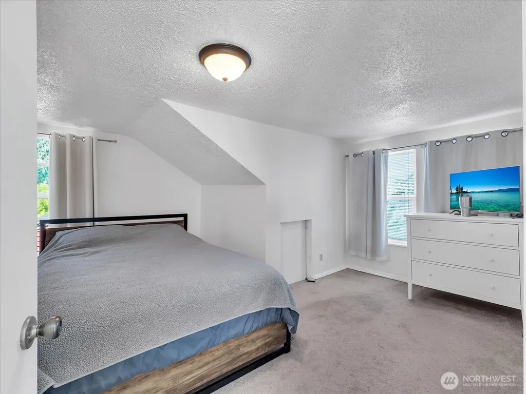 1719 Gregory Way Bremerton WA 98337