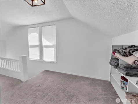 1719 Gregory Way Bremerton WA 98337