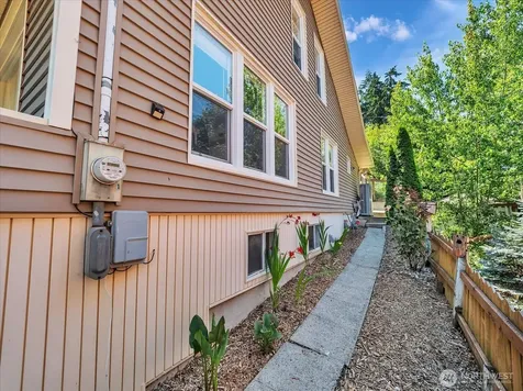 1719 Gregory Way Bremerton WA 98337