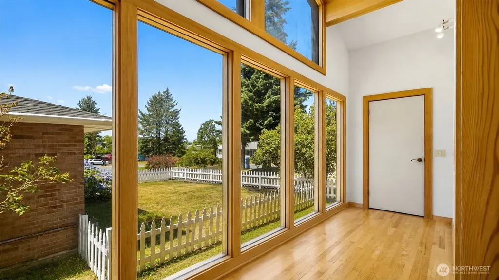 351 NE 163rd Shoreline WA 98155