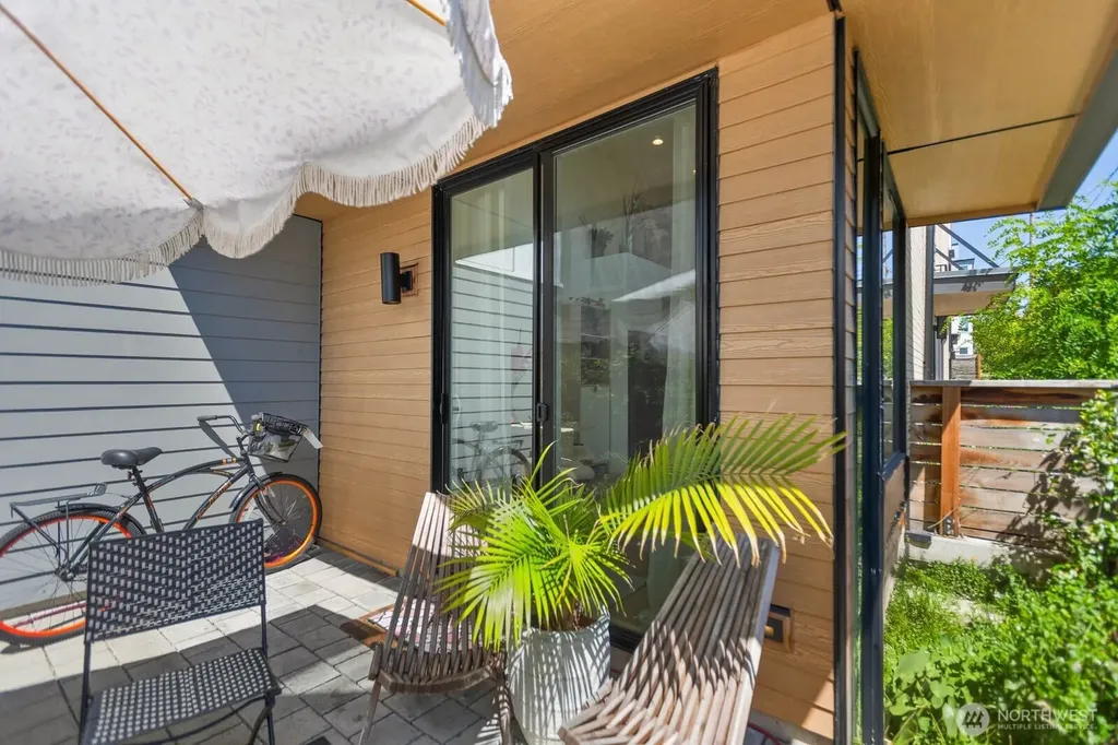 916 NW 56th Street Seattle WA 98107