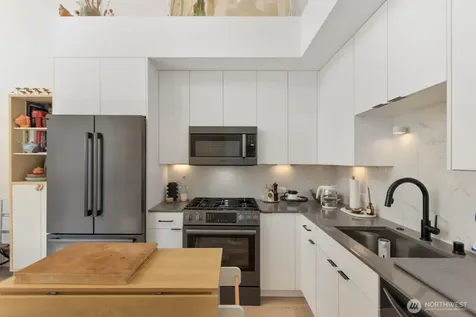916 NW 56th Street Seattle WA 98107