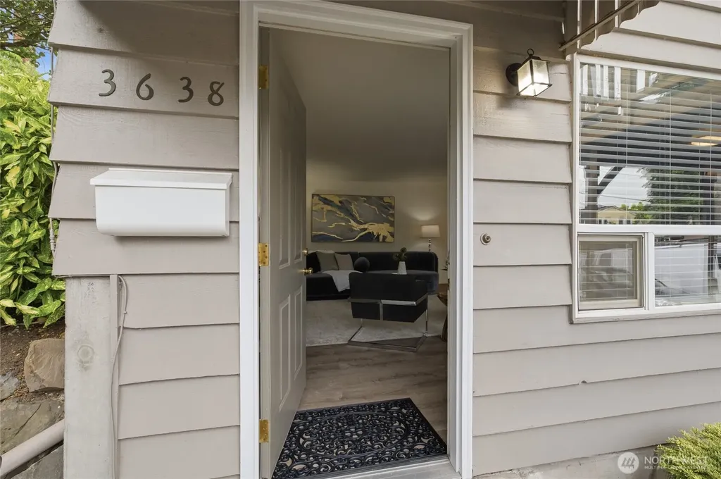 3637 Woodlawn Avenue N Seattle WA 98103