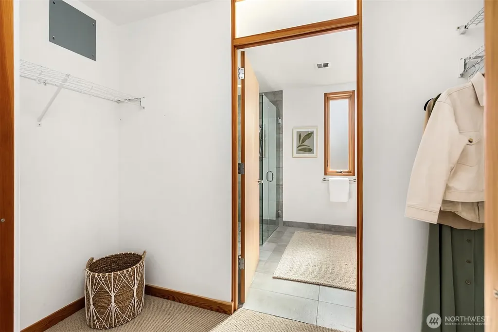 211 Wyatt Way NW Bainbridge Island WA 98110