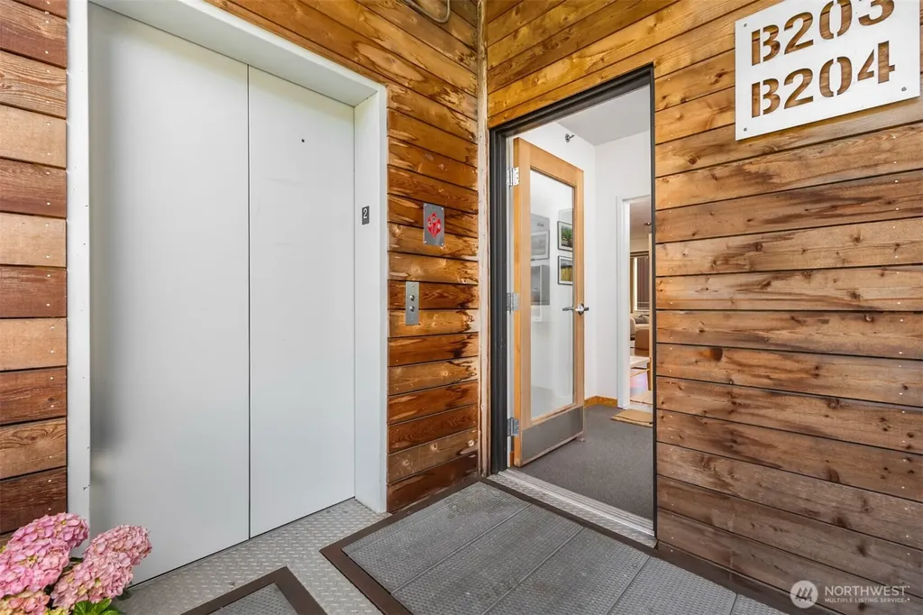 211 Wyatt Way NW Bainbridge Island WA 98110