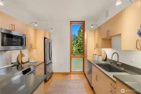 211 Wyatt Way NW Bainbridge Island WA 98110