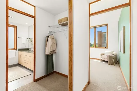 211 Wyatt Way NW Bainbridge Island WA 98110