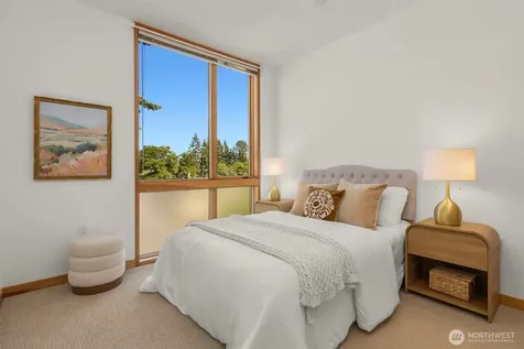 211 Wyatt Way NW Bainbridge Island WA 98110