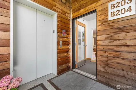 211 Wyatt Way NW Bainbridge Island WA 98110
