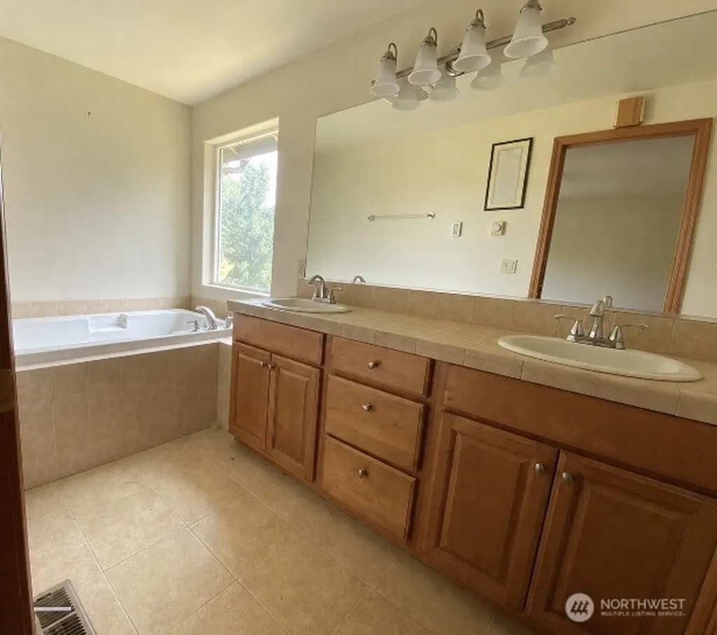 31672 Military Road S Auburn WA 98001