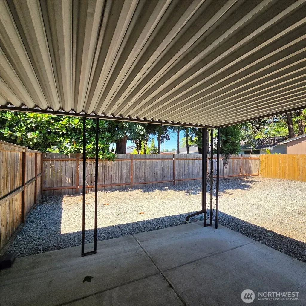 2609 W Stewart Puyallup WA 98378