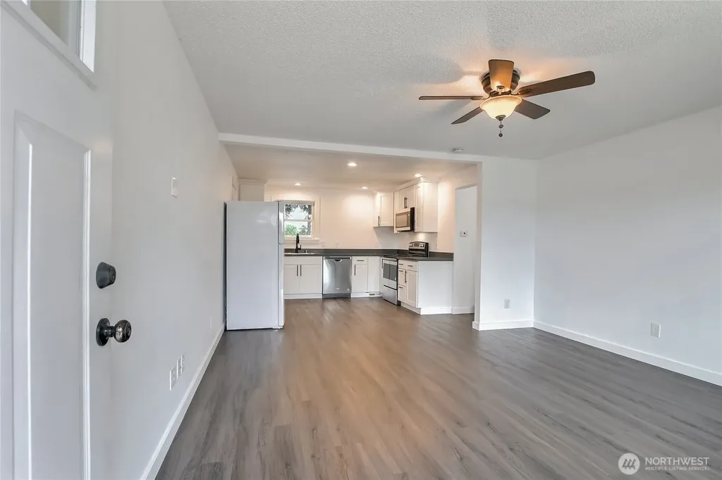 2609 W Stewart Puyallup WA 98378