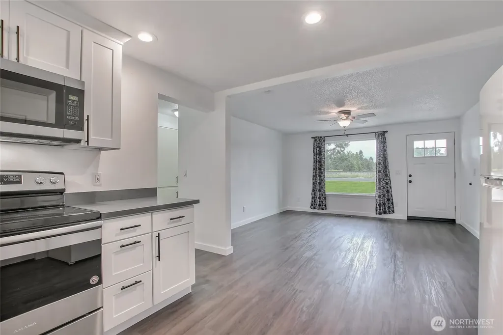 2609 W Stewart Puyallup WA 98378