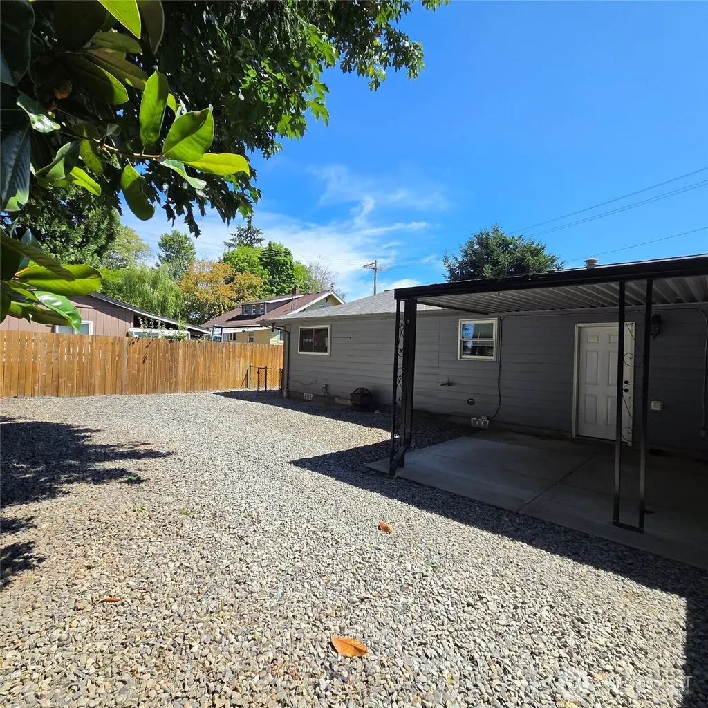 2609 W Stewart Puyallup WA 98378