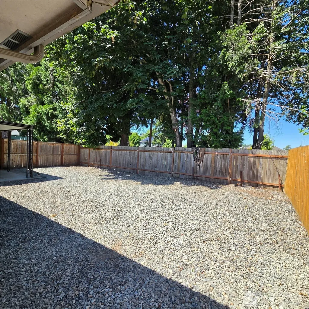 2609 W Stewart Puyallup WA 98378