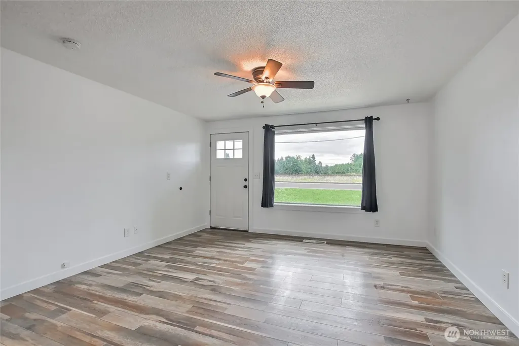 2609 W Stewart Puyallup WA 98378