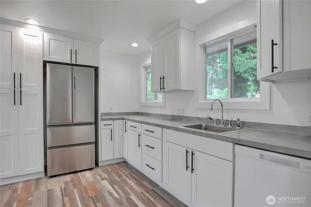 2609 W Stewart Puyallup WA 98378