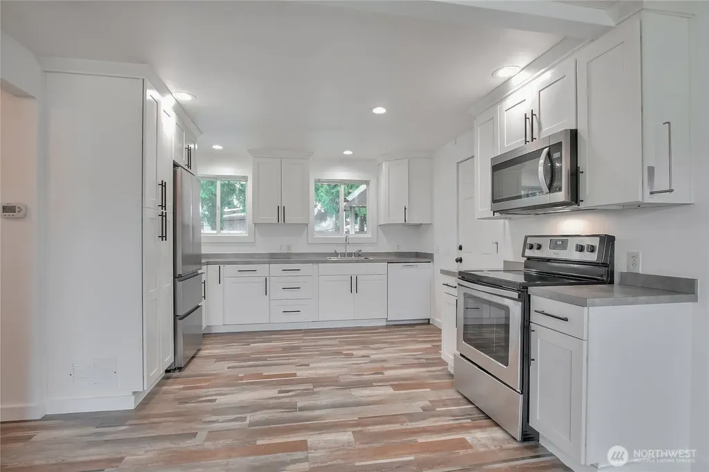 2609 W Stewart Puyallup WA 98378
