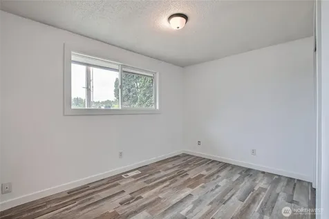 2609 W Stewart Puyallup WA 98378