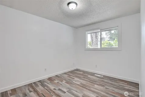 2609 W Stewart Puyallup WA 98378