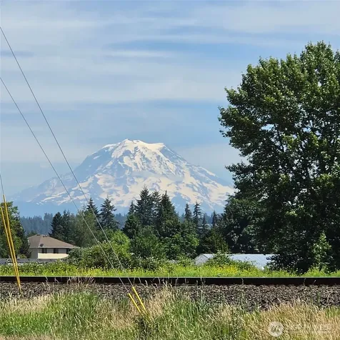 2609 W Stewart Puyallup WA 98378