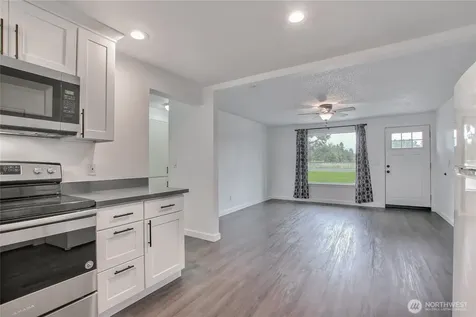 2609 W Stewart Puyallup WA 98378