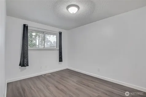 2609 W Stewart Puyallup WA 98378