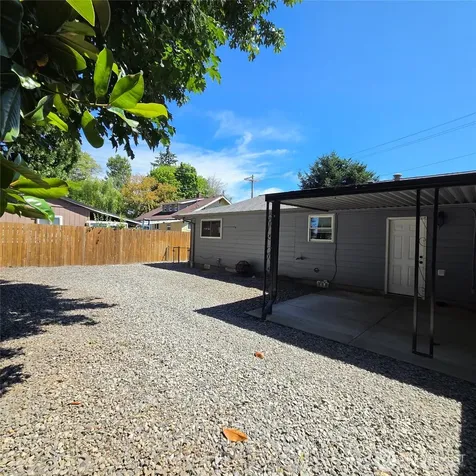 2609 W Stewart Puyallup WA 98378