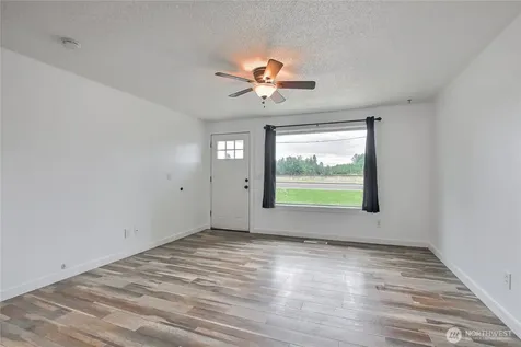 2609 W Stewart Puyallup WA 98378