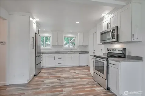 2609 W Stewart Puyallup WA 98378