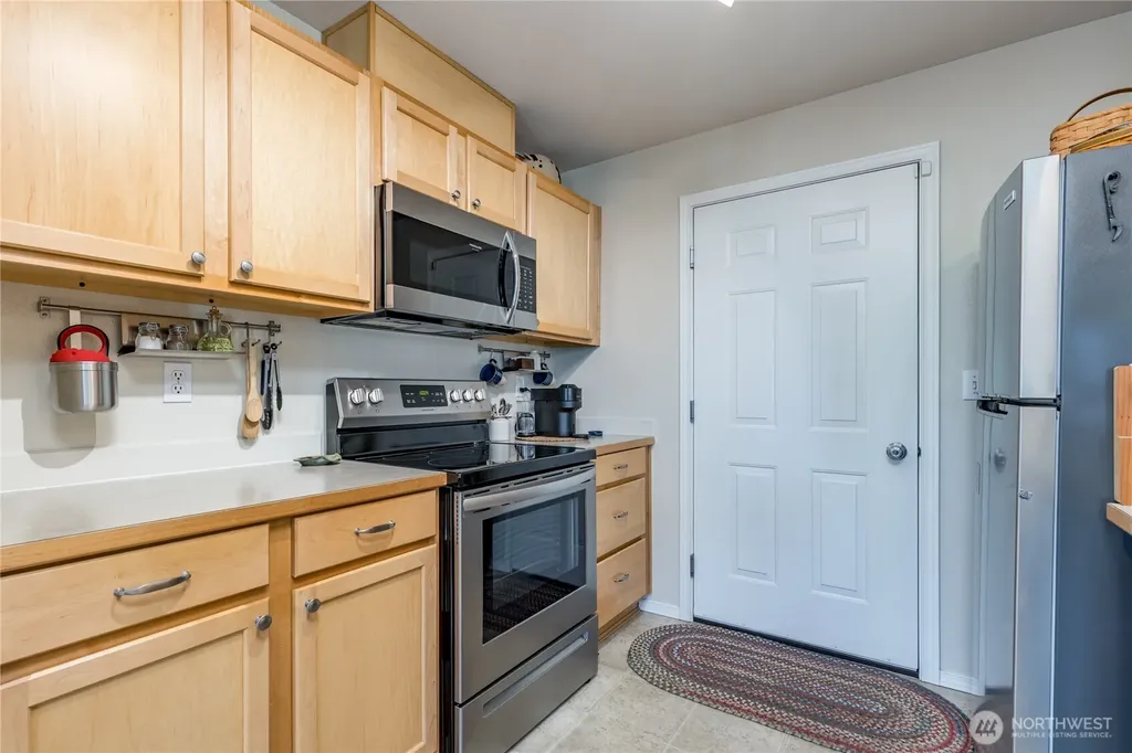6137 Hazel Loop SE Auburn WA 98092