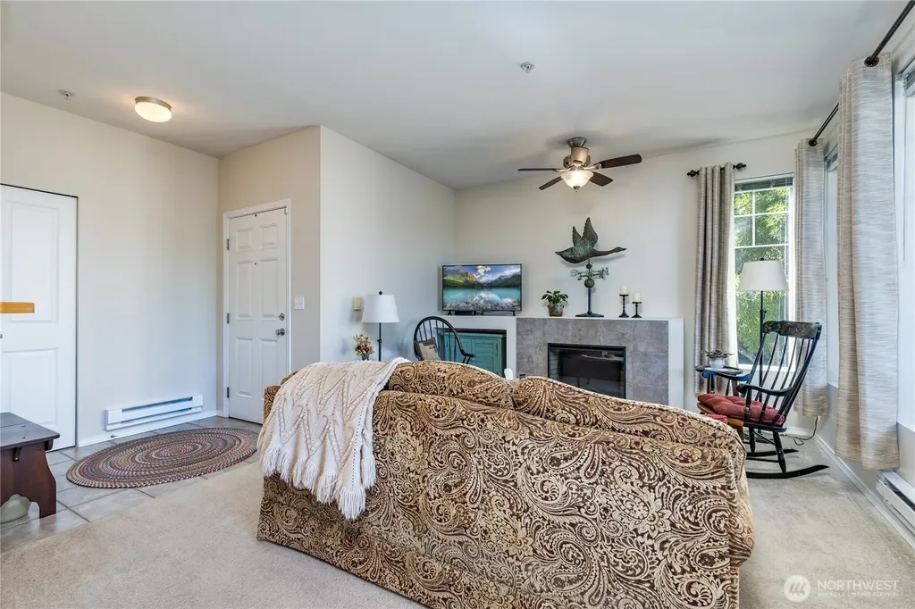 6137 Hazel Loop SE Auburn WA 98092
