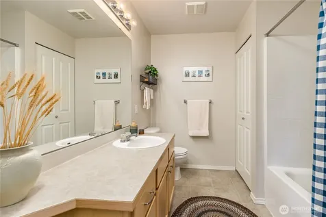 6137 Hazel Loop SE Auburn WA 98092