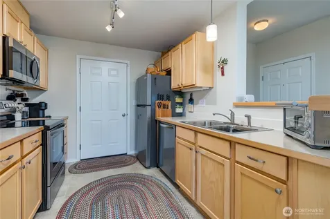 6137 Hazel Loop SE Auburn WA 98092