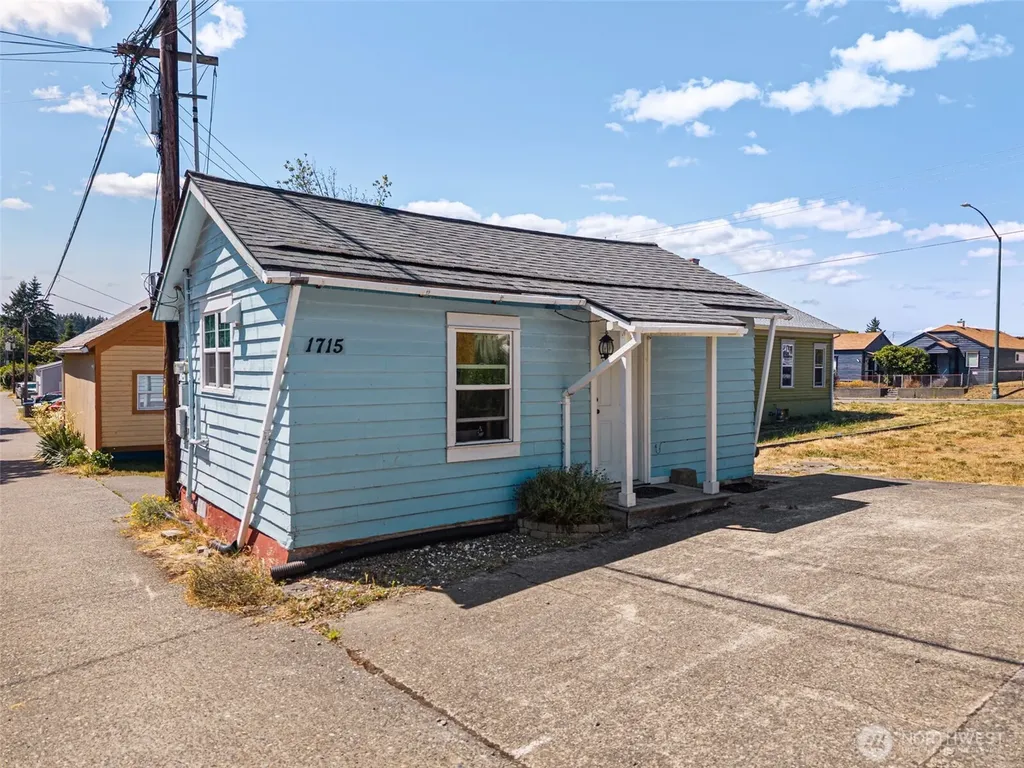 1713 Burwell Street Bremerton WA 98337